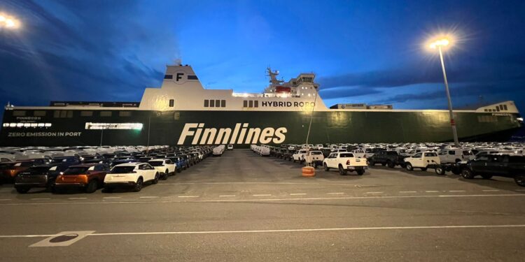 El buque ro-ro más ecológico reduce la huella de carbono del transporte de coches en el puerto de Vigo