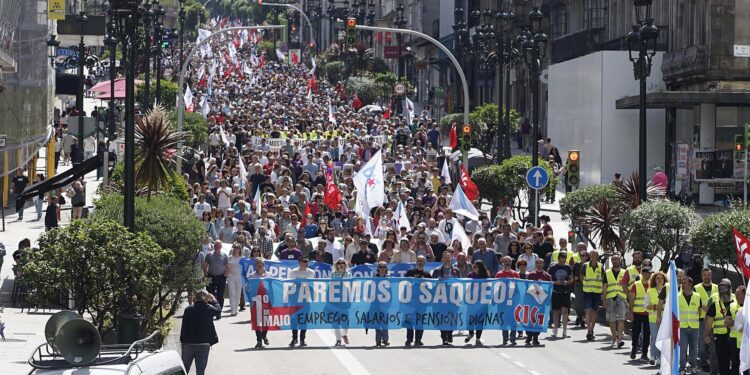Miles de personas se manifiestan en Vigo con el foco puesto en la subida de salarios