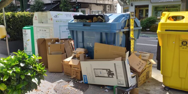 Vigo ofrece a los locales comerciales recogerles los residuos de papel y cartón bajo demanda