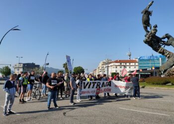 La “práctica totalidad” del personal de Vitrasa secunda la primera jornada de huelga, según la CIG