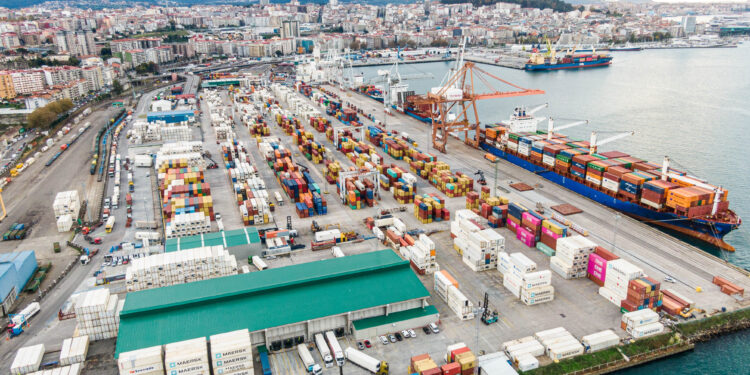 El tráfico total del puerto de Vigo creció un 13,64% en abril empujado por contenedores y automóviles