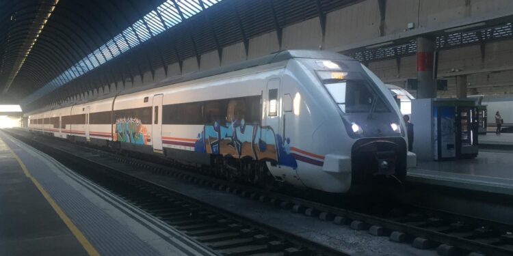 Detenidos 11 grafiteros, dos en Vigo, por 94 delitos, entre ellos pintadas en trenes de Renfe y un robo