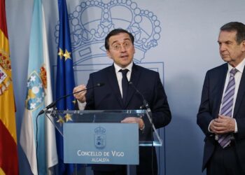 Albares, de visita en Vigo, ve “más cerca” el acuerdo sobre Gibraltar tras la llamada entre Sánchez y Sunak