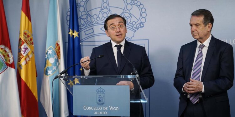 Albares, de visita en Vigo, ve “más cerca” el acuerdo sobre Gibraltar tras la llamada entre Sánchez y Sunak