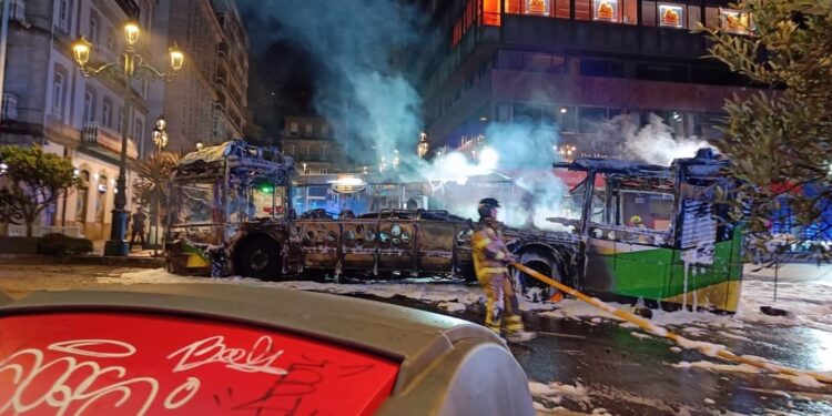 Caballero muestra su deseo de que quienes quemaron el bus de Vitrasa «vayan a la cárcel»