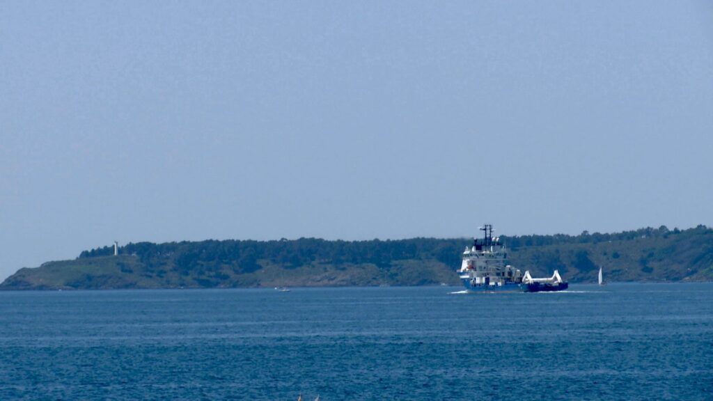 Parte de Vigo el barco que buscará el pecio del "Villa de Pitanxo" en Terranova