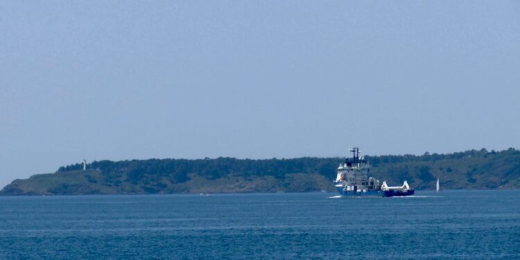 Parte de Vigo el barco que buscará el pecio del ‘Villa de Pitanxo’ en Terranova
