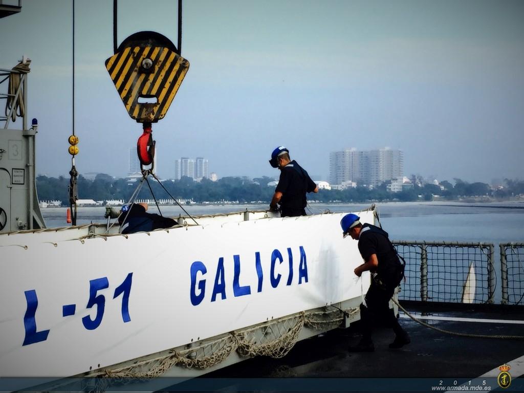 El buque de asalto anfibio 'Galicia' y la fragata 'Santa María' atracan en Vigo: puertas abiertas al público