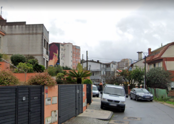 Trasladado un trabajador al Álvaro Cunqueiro tras caerse desde una altura de cinco metros