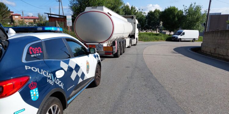 Inmovilizado en Vigo un camión portugués de mercancías peligrosas al dar positivo en drogas el conductor