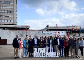 Tapias arranca la campaña en Praza do Rei y plantea a los votantes elegir entre continuismo y renovación