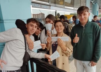 Larga cola en el estadio de Balaídos para adquirir entradas para el Celta-Barcelona