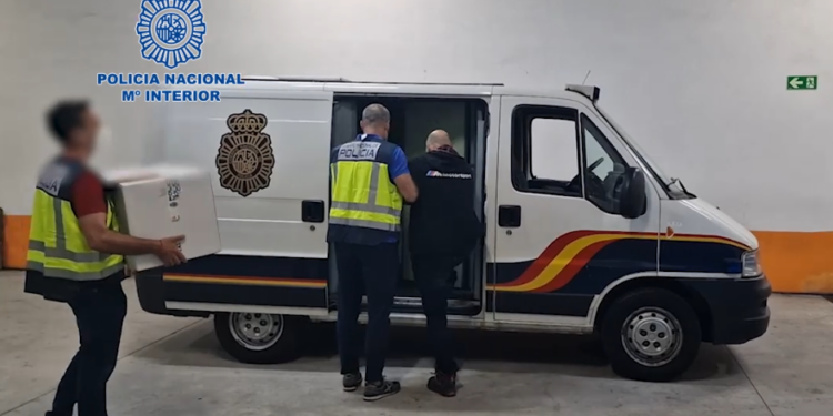 Detienen a un hombre por la quema de autobuses en Vigo y a una empleada de Vitrasa como cómplice