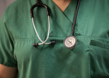 El BNG exige retirar la indicación del área sanitaria de Vigo para atender urgencias pediátricas por teléfono