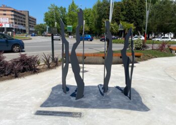 Una nueva escultura homenajea en Vigo a la gente del mar y sus familias