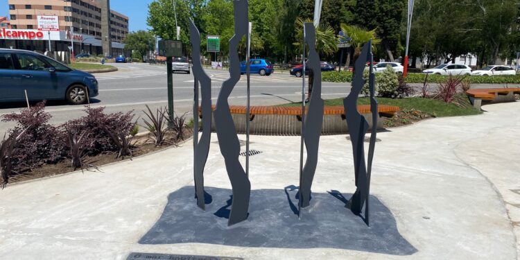 Una nueva escultura homenajea en Vigo a la gente del mar y sus familias