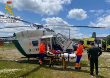 Un helicóptero halla semiinconsciente en un monte de A Cañiza a un desaparecido que trasladaron al Cunqueiro