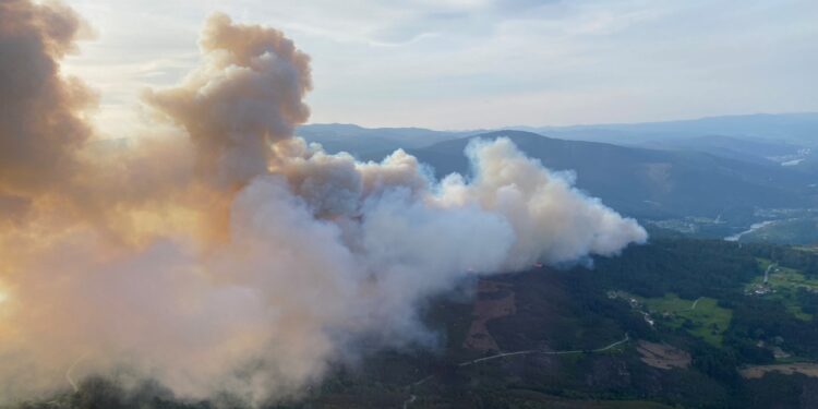 El incendio de Crecente, que sigue activo, se originó a partir de 3 focos y ha quemado 100 hectáreas