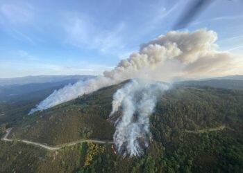 Controlado el incendio de Crecente, que afecta a unas 100 hectáreas y tuvo tres focos diferentes