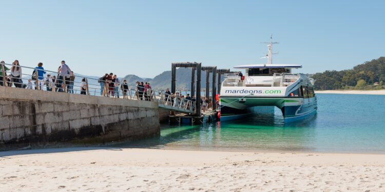 Mar de Ons organiza viajes a cuatro islas de las Rías Baixas con motivo del Día das Letras Galegas