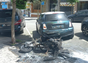 Nuevo incendio provocado en un vehículo en Vigo: queman una moto en la zona de Vía Norte