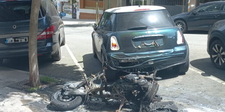 Nuevo incendio provocado en un vehículo en Vigo: queman una moto en la zona de Vía Norte