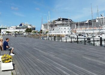 El puerto de Vigo recibe 10.000 personas gracias a una doble escala de cruceros