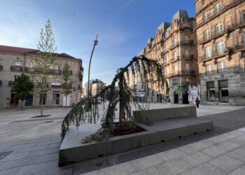 La rampa de Carral entra en funcionamiento y la nueva Porta do Sol recibe su primer árbol