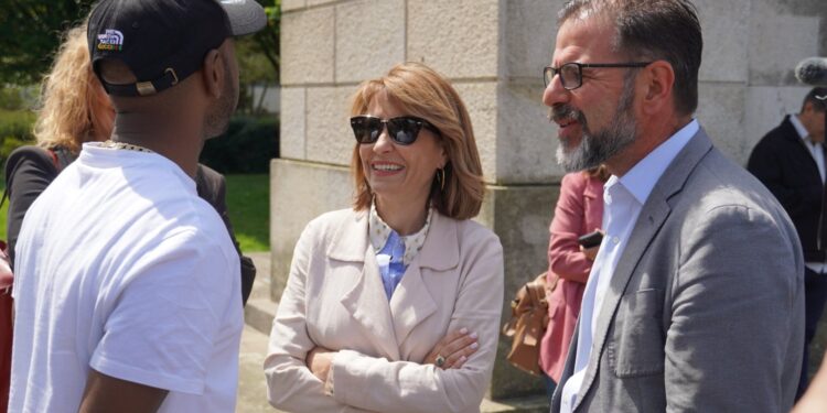 La ministra de Transportes fija para “octubre o noviembre” la llegada de los trenes Avril a Galicia