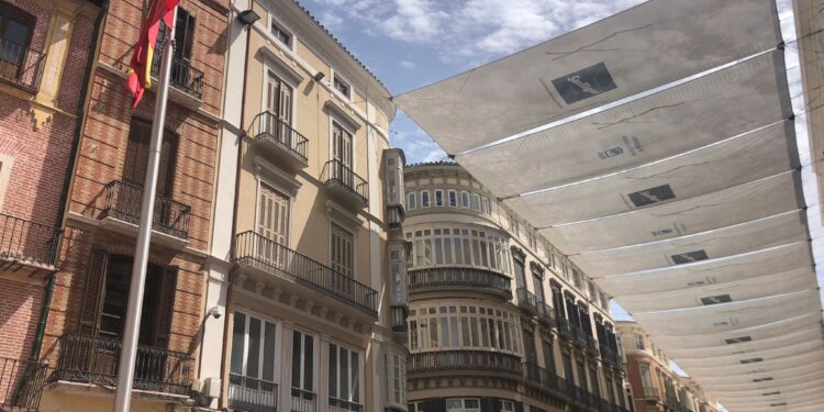 Caballero anuncia la colocación de “velas” para proteger del calor en la Porta do Sol durante el verano