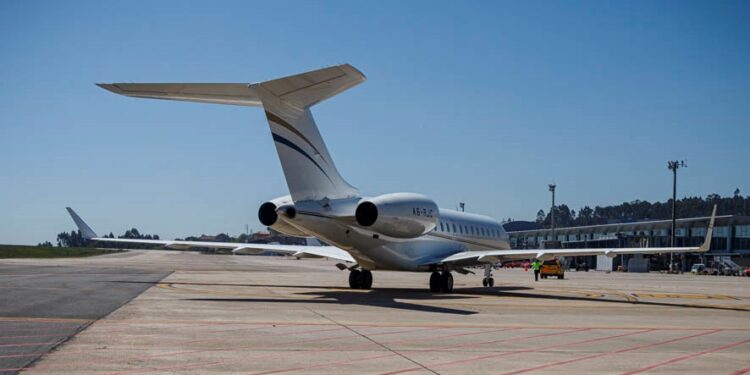 Los aeropuertos de Vigo y Santiago crecen en abril respecto a 2019 y A Coruña no alcanza niveles prepandemia