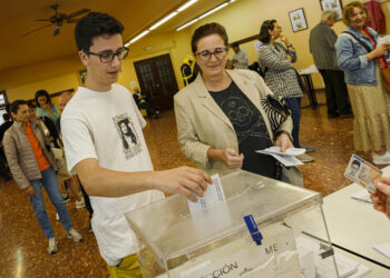 La participación en las elecciones municipales baja 1,15 puntos en Vigo a las 18.00 horas