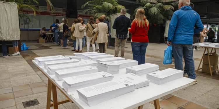 La participación en las elecciones municipales baja 1,15 puntos en Vigo a las 18.00 horas
