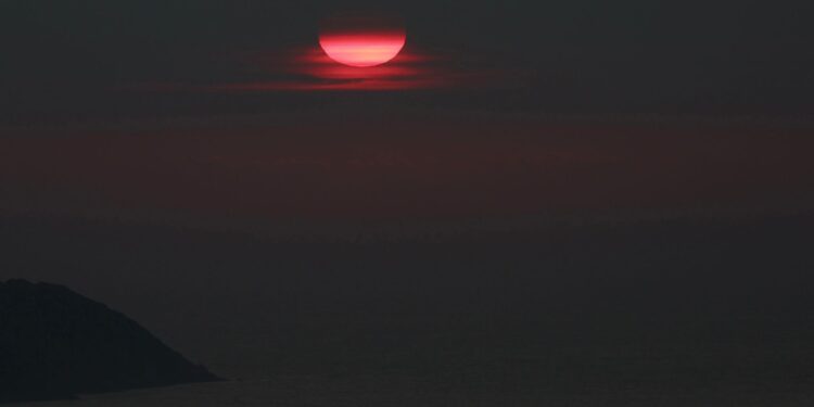 Humo procedente de los graves incendios de Canadá llega a Galicia