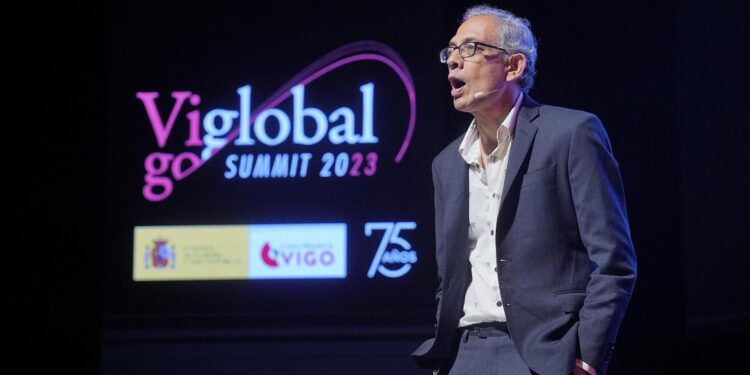 Abhijit Banerjee ensalza en Vigo el sistema sanitario europeo frente a modelos de mercado