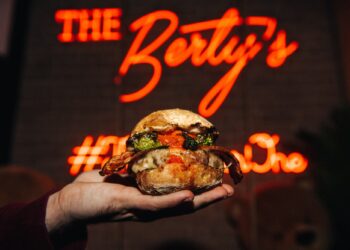 Berty’s Burger se expande con ‘food trucks’ en Patos y Samil mientras lanza una nueva hamburguesa