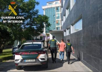 La Guardia Civil detiene a un vecino de Cangas por el atraco a un supermercado de la localidad