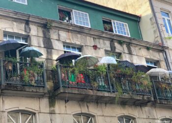 El balcón de los paraguas