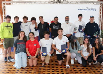 Jorge Villanueva, del Monte Real, y Javier Rasilla, del Náutico de Vigo, campeones gallegos de Snipe en la categoría juvenil