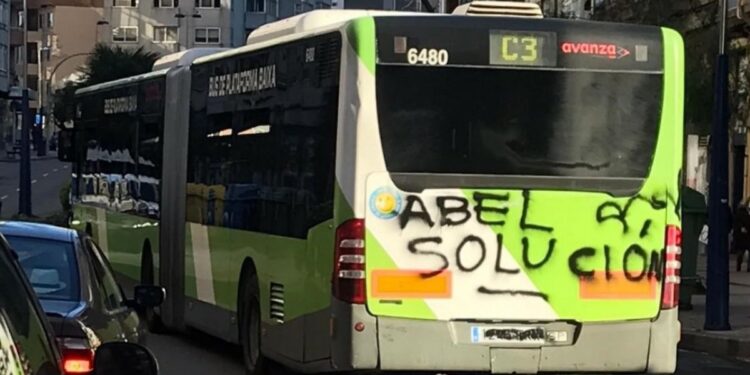 Caballero acusa a la plantilla de Vitrasa de tomar «como rehenes» a los ciudadanos de Vigo con la huelga