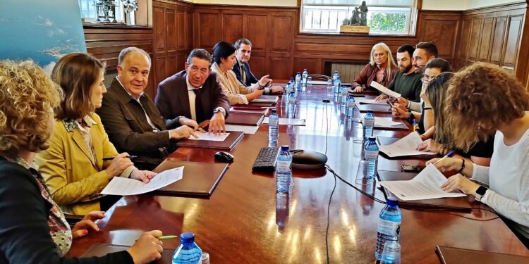 Puerto de Vigo y comité de empresa firman un nuevo acuerdo para actualizar la situación laboral de la plantilla