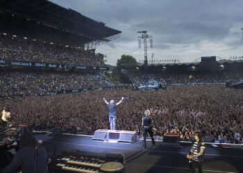Guns N’ Roses eleva el rock and roll al cielo de Balaídos