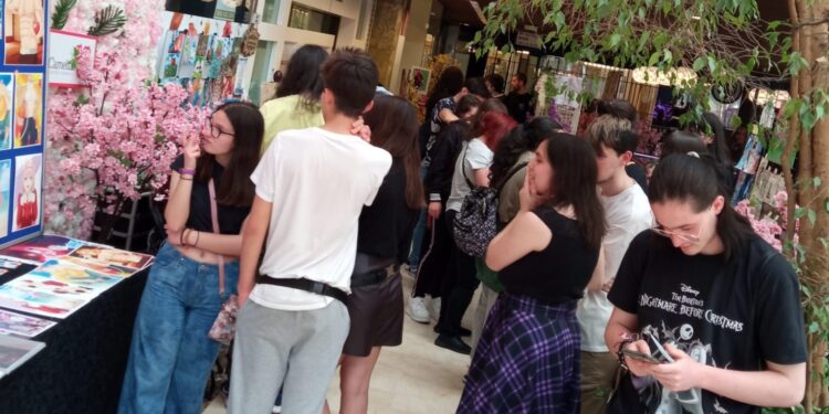 Los amantes del manga calientan motores en Vigo con el mercadillo de Zenryoku