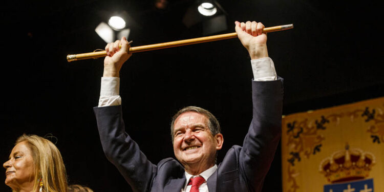 Caballero, proclamado alcalde por quinta vez consecutiva: “Toda España quere ser Vigo”