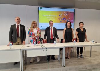 Caballero aboga por seguir aumentando titulaciones en la UNED de Vigo: «Lo que tenemos no nos llega»