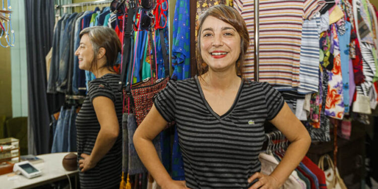 Rayo Verde completa la ruta de la ropa vintage en el centro de Vigo