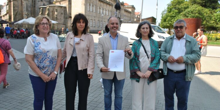 El PSdeG de la provincia pide dos debates entre su candidato, David Regades, y la del PP, Ana Pastor