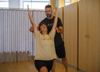 Los valientes eligen yoga en el Casco Vello de Vigo