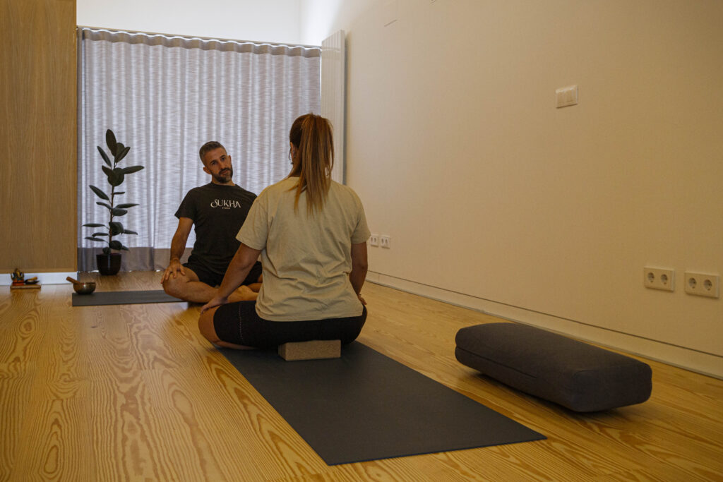 Los valientes eligen yoga en el Casco Vello de Vigo