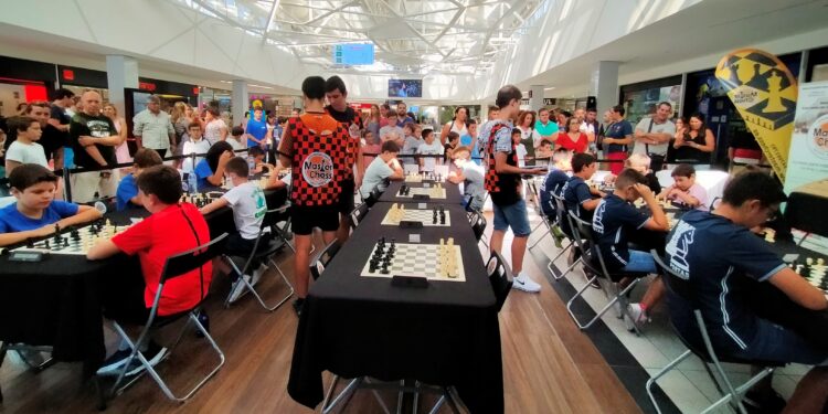 Vialia Vigo acoge la fase eliminatoria del torneo de ajedrez Tic Tac Chess